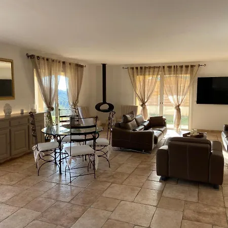 Avec Piscine Chauffee Collines