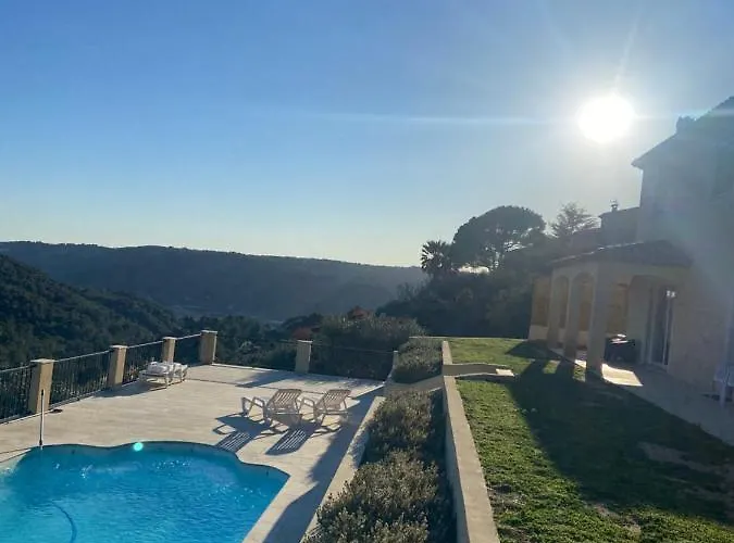 Villa Avec Piscine Chauffée Collines