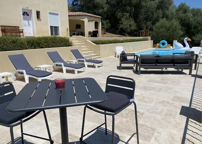 Avec Piscine Chauffee Collines