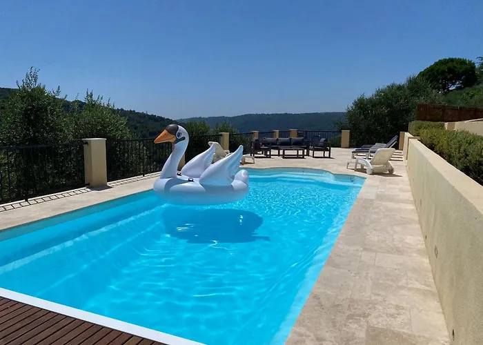 Avec Piscine Chauffee Collines فيلة