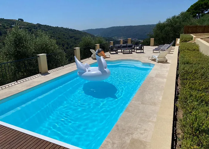 Avec Piscine Chauffee Collines *